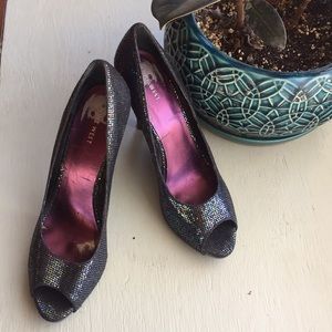 Size 11 9 West sparkle heels!